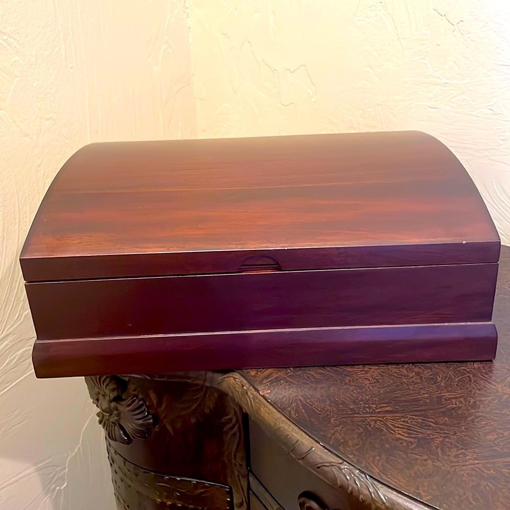 Gorgeous Frontgate Solid Wood Remote Control Caddy Storage Box.